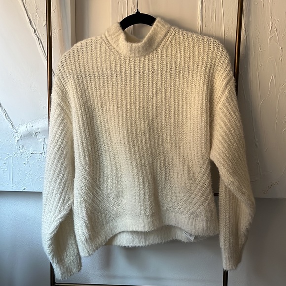 Abercrombie Ivory White Soft Sweater Small - Picture 2 of 5